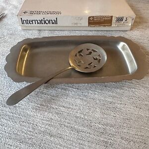 Vintage International Silver Co. Berry Dish and Scooper Set- 2 Pieces